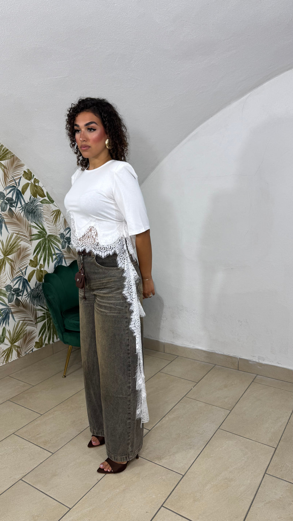 T-shirt con pizzo taglio trasversale