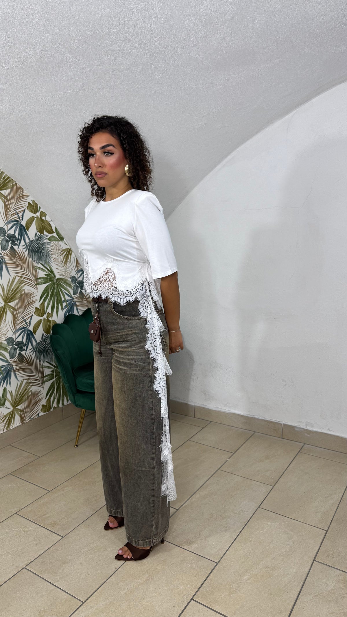 T-shirt con pizzo taglio trasversale
