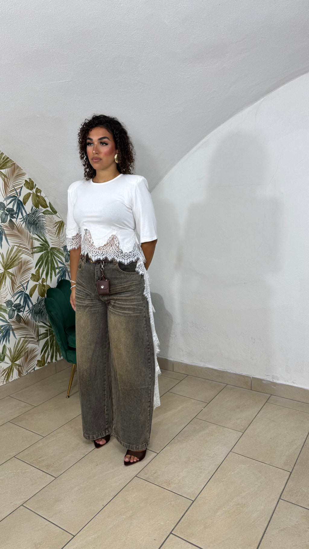 T-shirt con pizzo taglio trasversale