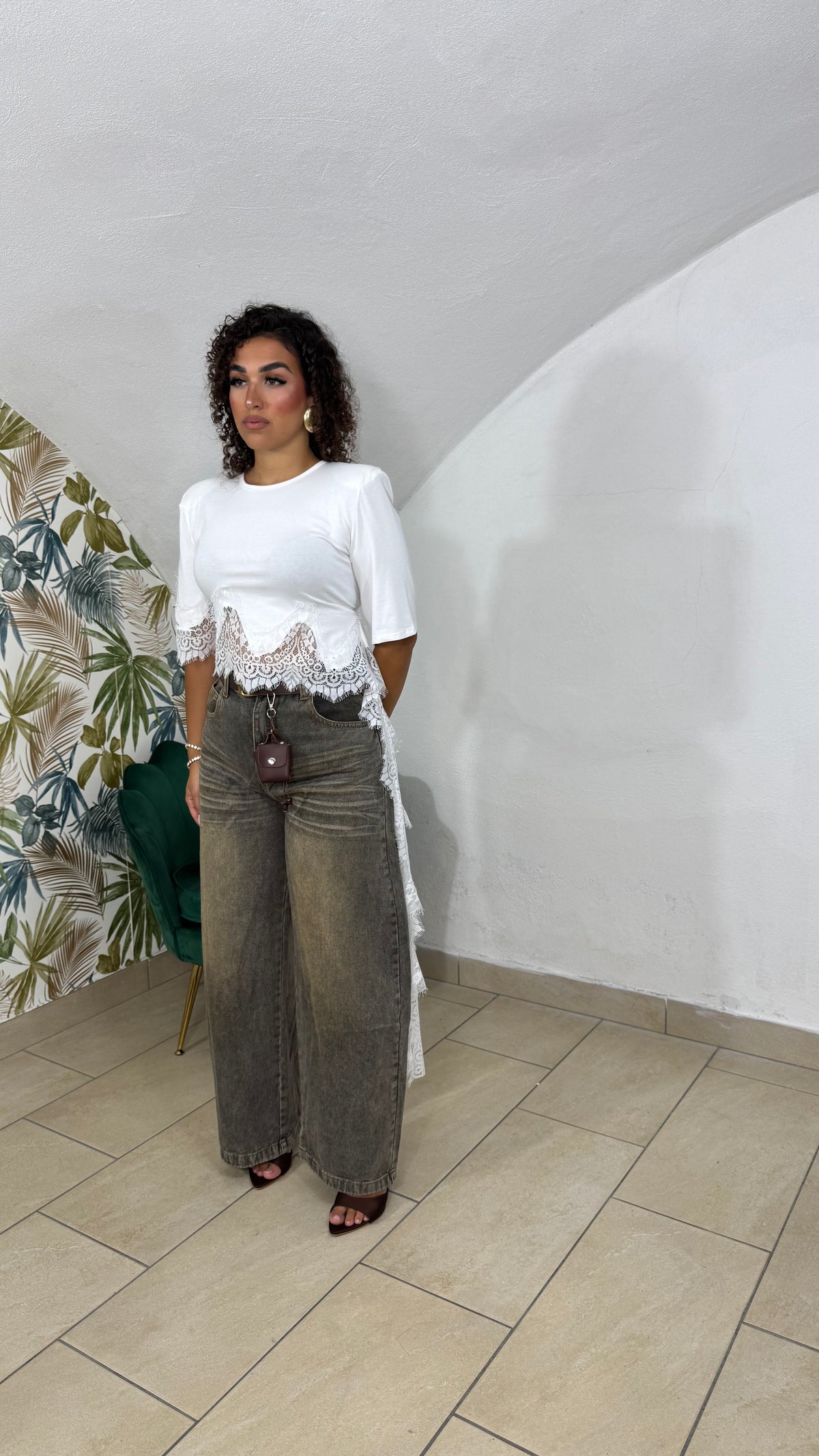 T-shirt con pizzo taglio trasversale
