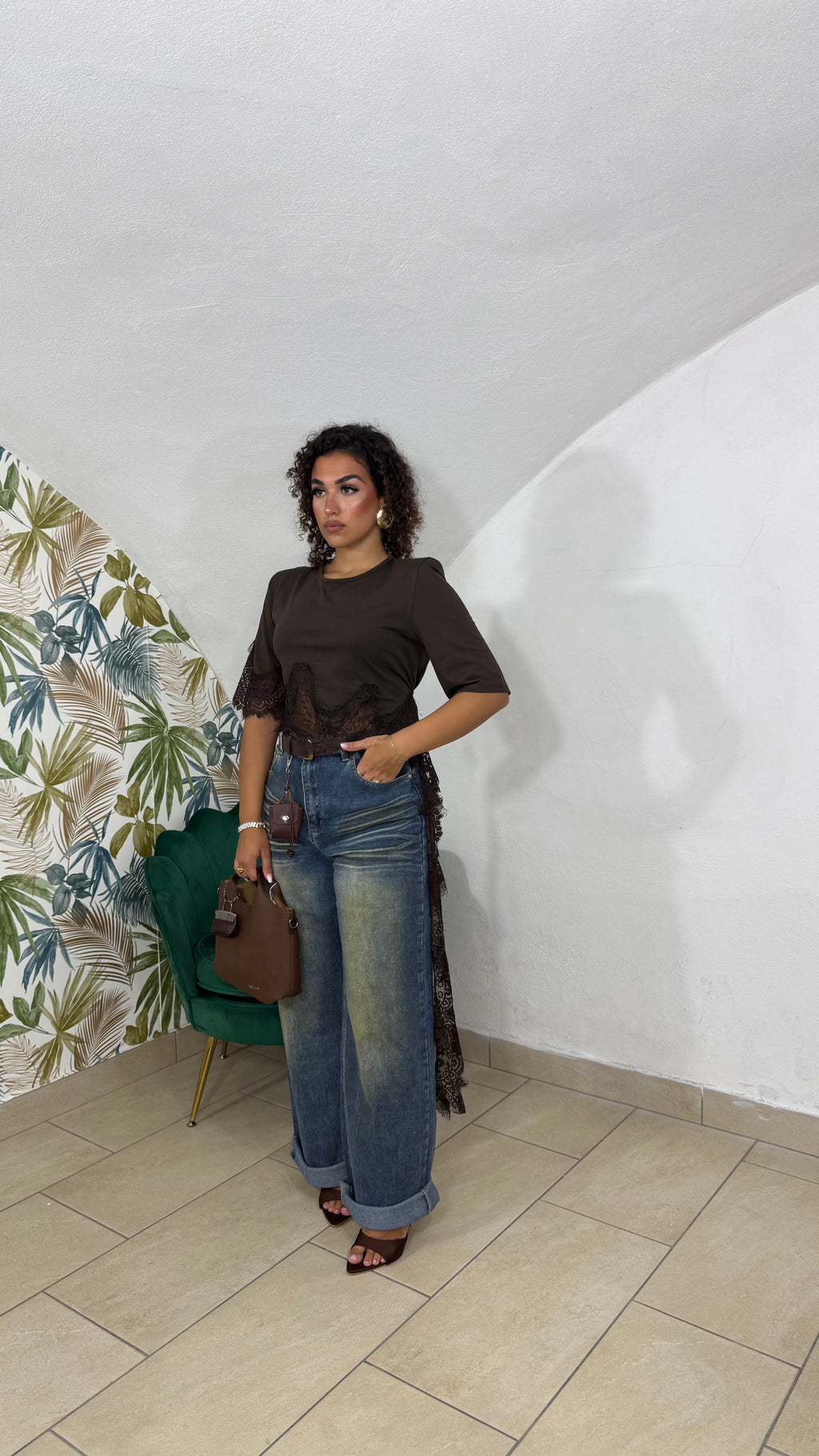 T-shirt con pizzo taglio trasversale