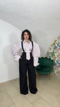 Pantalone con bretelle