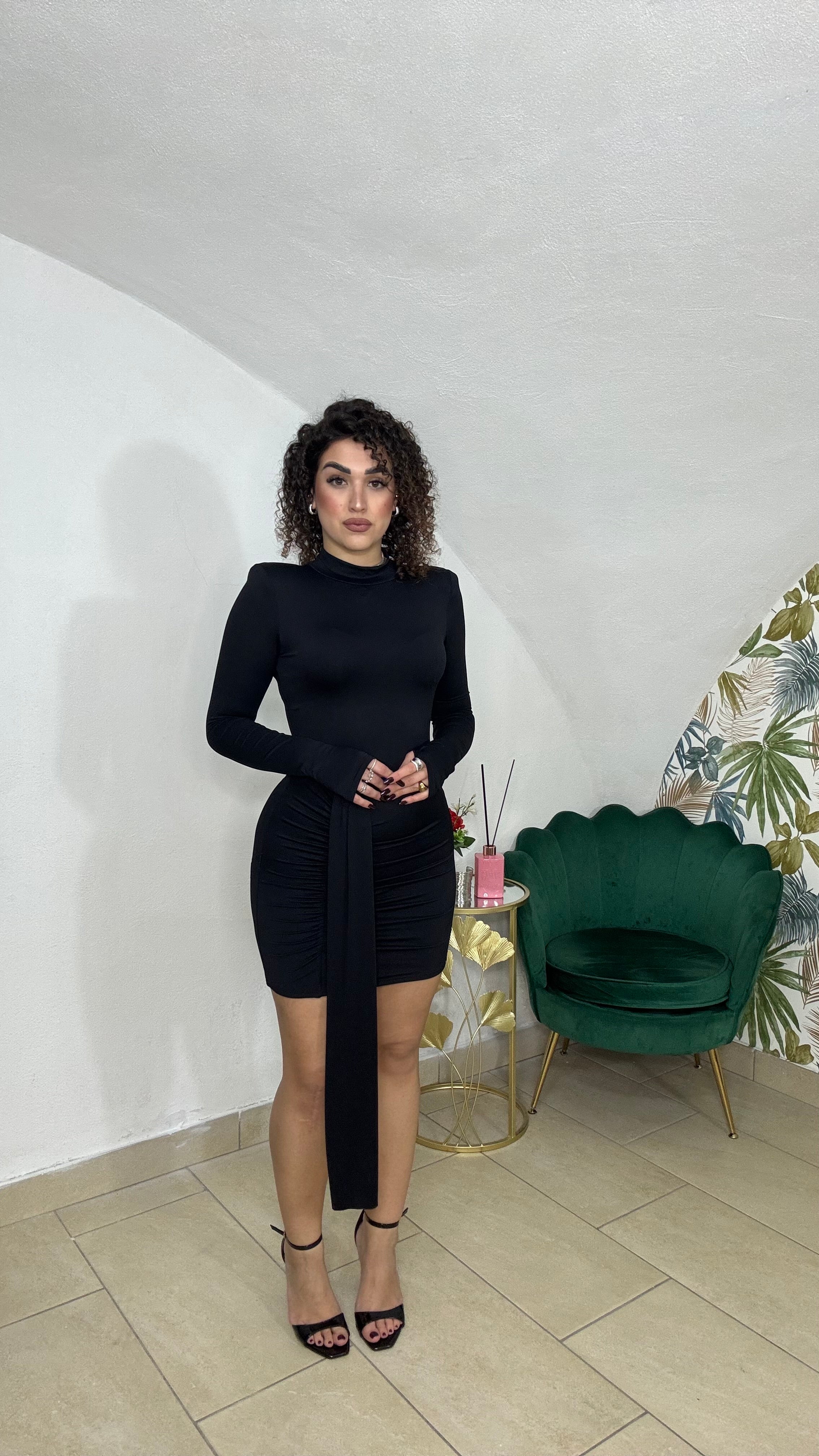 Dress con drappeggio sul davanti