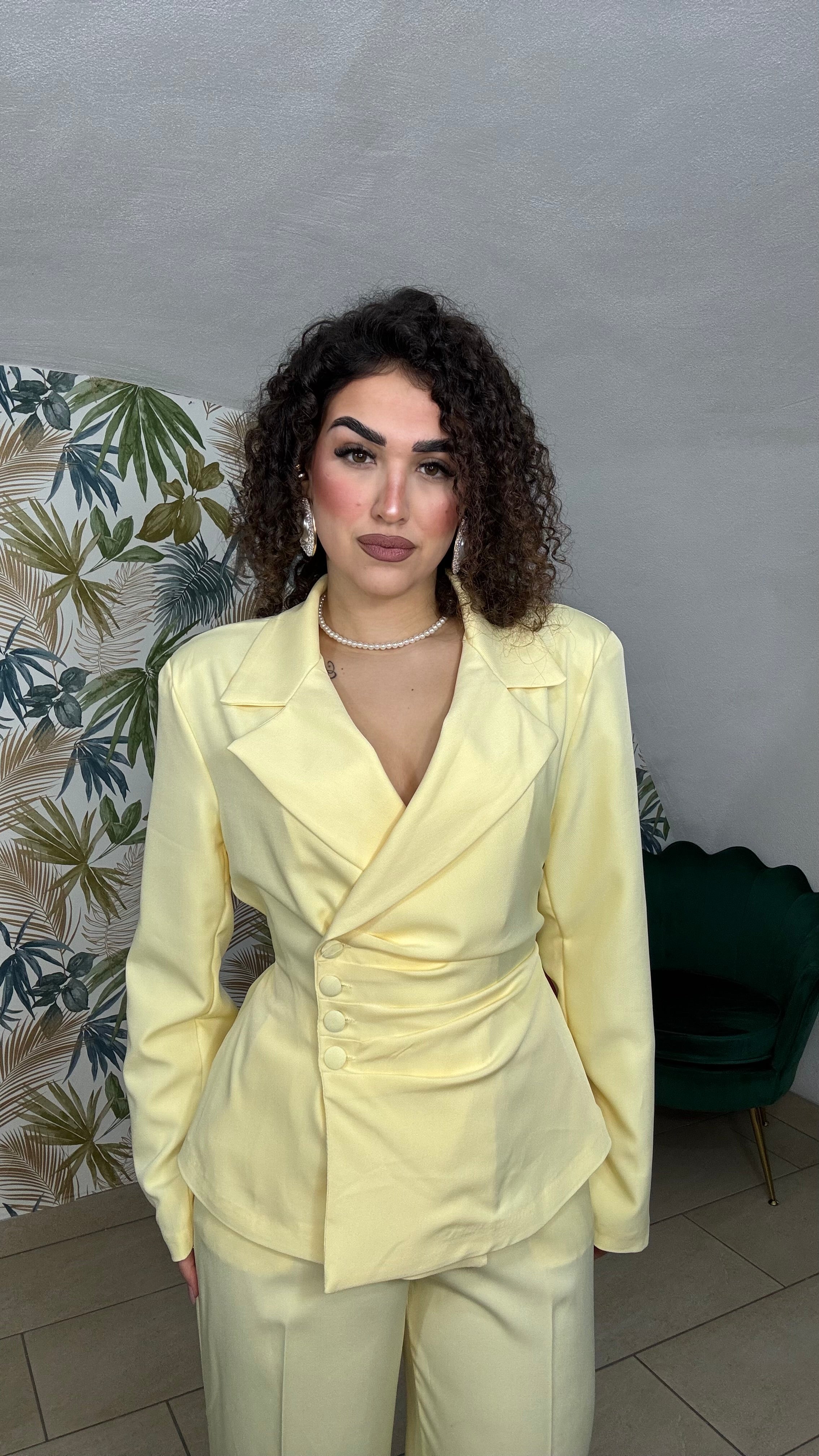 Tailleur Giallo con Giacca con Fiocco