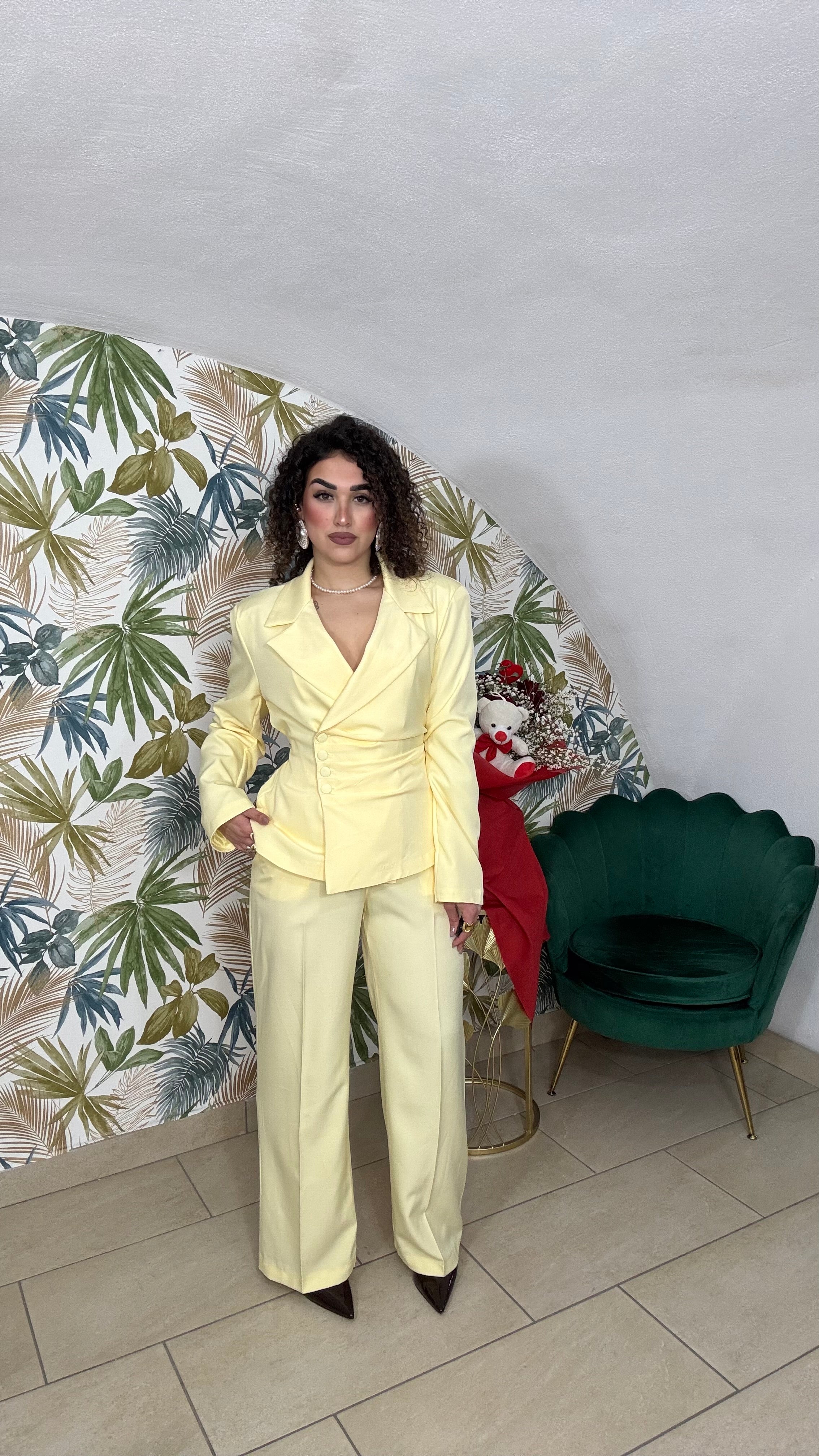 Tailleur Giallo con Giacca con Fiocco